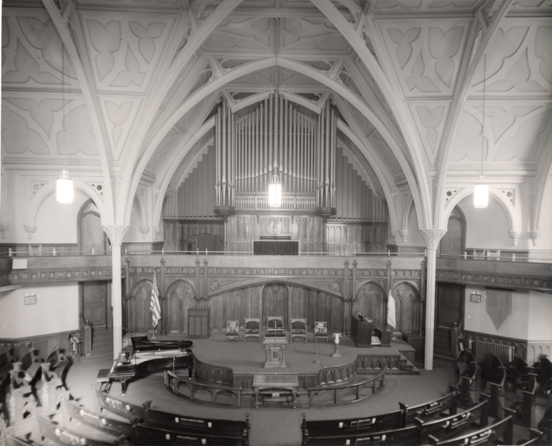 Image of the sanctuary at 18th and Spring Garden Streets