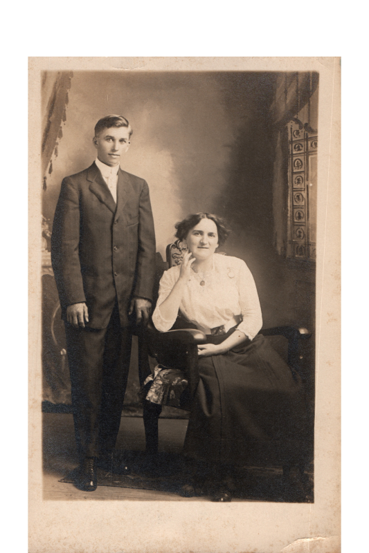 Postcard with a portrait of a man and woman