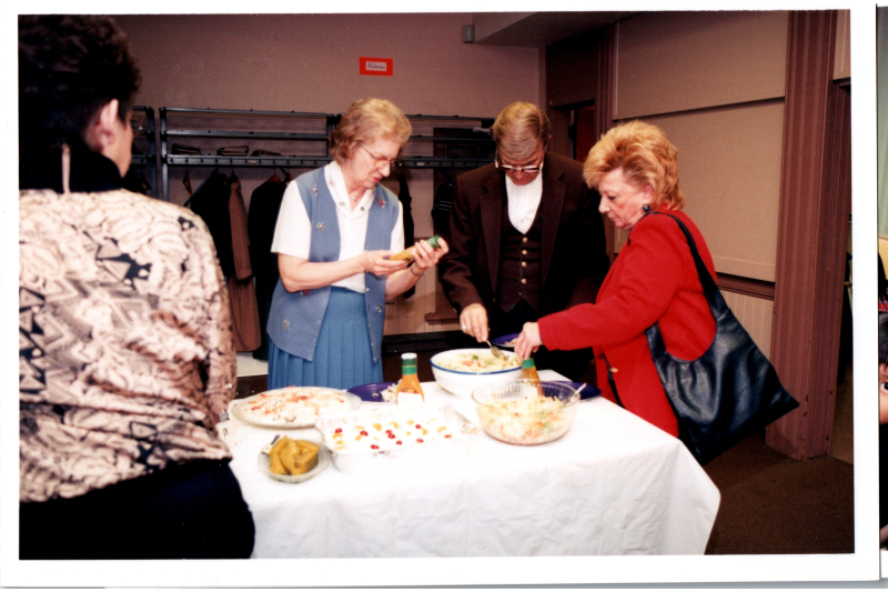 Congregants serve themselves from a buffet