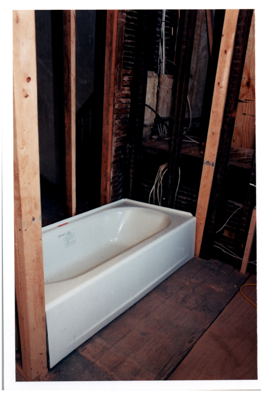 Bath tub