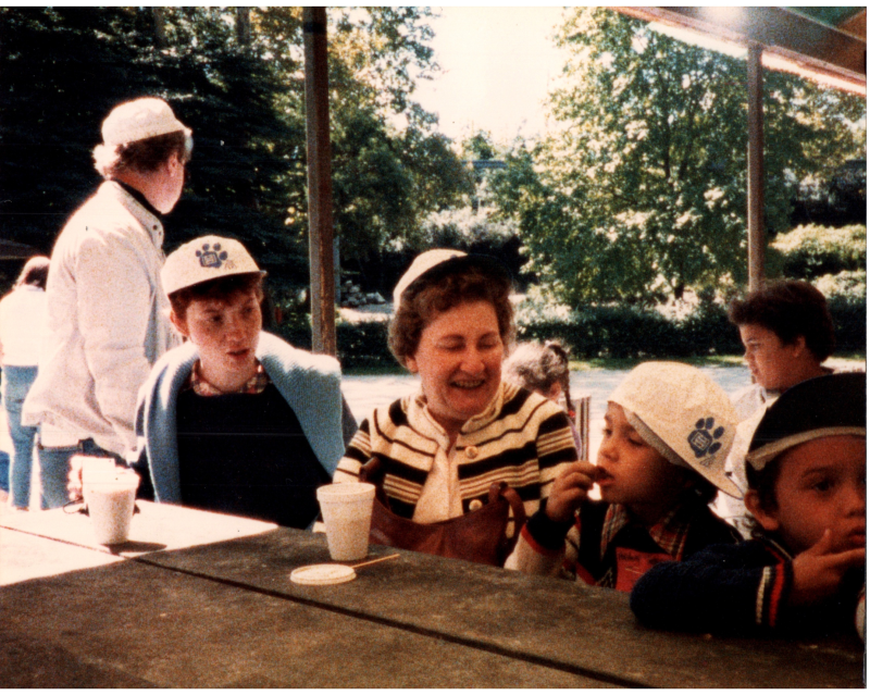 Picture with refreshments under a pavillion