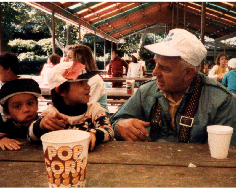 Picture with refreshments under a pavillion