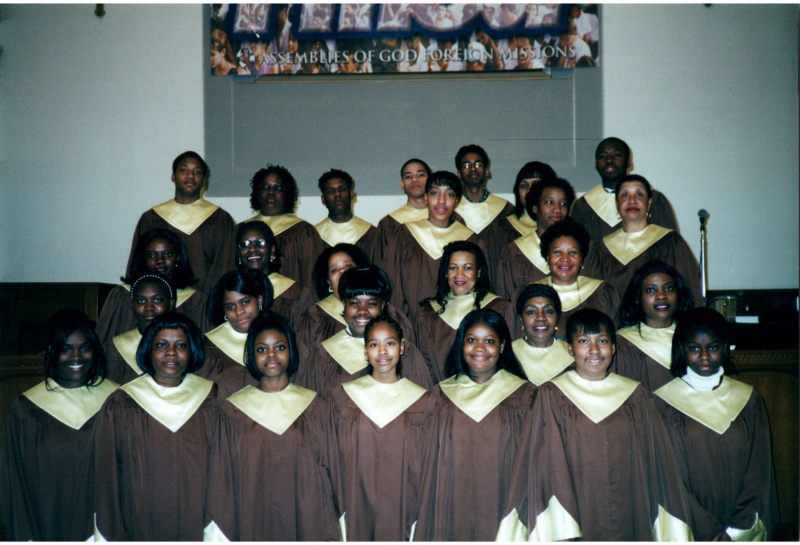 Picture of a choir dressed in brown and yellow